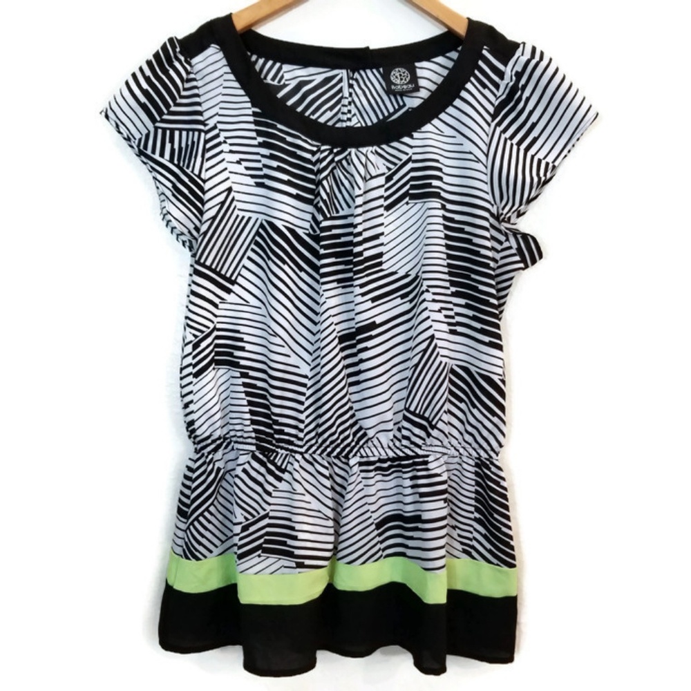 SALE 3/$15 Bobeau Graphic Black and White Top